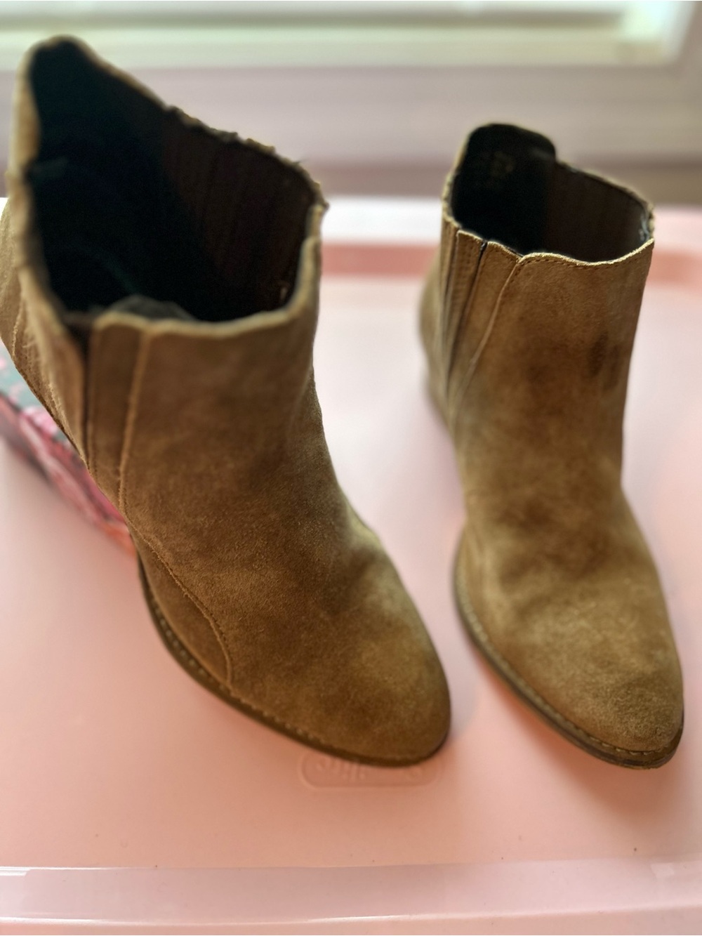 Charles David Women's Tan Suede Ankle Boot Sz 7